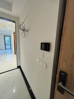 Furnished Amenities in 3 BHK Builder Floor at Saket – for Rent