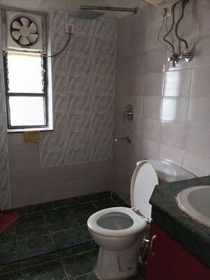 Bathroom in 3 BHK Apartment at Unitech Palms, South City 1 – for Rent