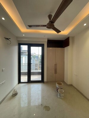Room in 3 BHK Builder Floor at Saket – for Rent