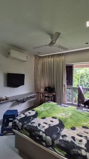 Bedroom in 3.5 BHK Apartment at Chembur – for Sale