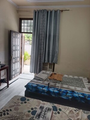 1 BHK Builder Floor For Rent in Sector 9