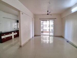 Room in 2 BHK Apartment at Dosti Group Imperia, Manpada – for Rent