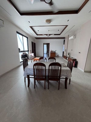 Dining area in 4 BHK Builder Floor at Sector 21 – for Rent