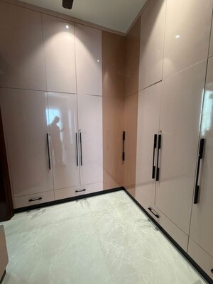 Room in 4 BHK Builder Floor at Sector 21 – for Rent