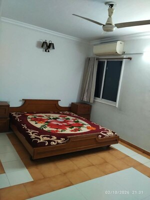 Bedroom in 3 BHK Apartment at Ambawadi – for Rent