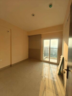 Room in 3 BHK Apartment at Amrapali Terrace Homes, Tech Zone 4 Greater Noida – for Rent