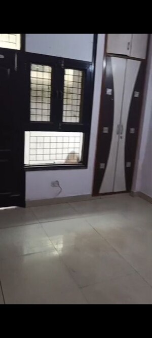 Room in 3 BHK Builder Floor at Vaishali Sector 5 – for Rent