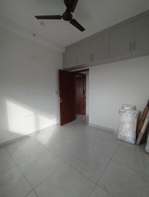 Room in 3 BHK Apartment at Prestige Lakeside Habitat, Varthur – for Rent