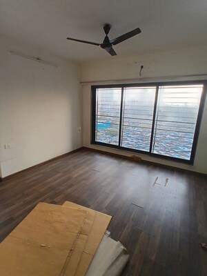 Room in 2 BHK Apartment at Acme Oasis, Kandivali East – for Rent