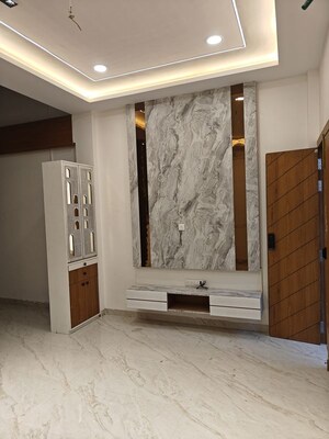 Room in 3.5 BHK Independent House at Mangaliya Sadak – for Sale