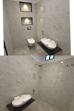 Bathroom in 3.5 BHK Independent House at Mangaliya Sadak – for Sale