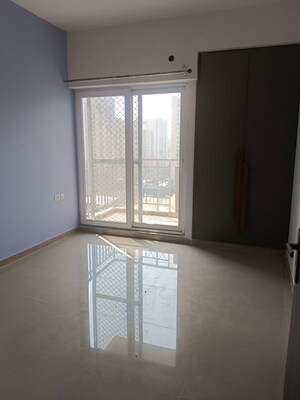 Room in 2 BHK Apartment at Shri Radha Aqua Garden, Sector 16b Greater Noida – for Rent