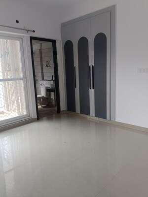 Room in 2 BHK Apartment at Shri Radha Aqua Garden, Sector 16b Greater Noida – for Rent