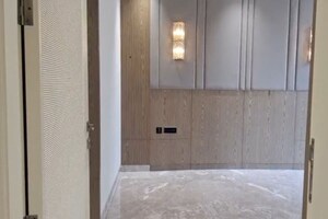 Room in 4 BHK Builder Floor at Janakpuri – for Sale