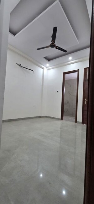 Room in 3 BHK Builder Floor at RPS Palm Drive, Sector 88 – for Sale