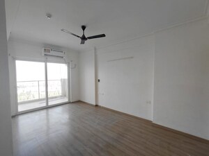 Room in 2 BHK Apartment at Pareena Micasa, Sector 68 – for Sale