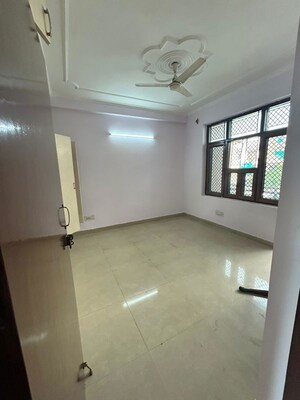 3 BHK Builder Floor For Rent in Sector 45