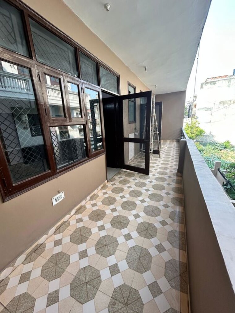 Balcony, sector 45 3 Bedroom 204 Sq.Yd. Builder Floor In Sector 45 Gurgaon 10739980
