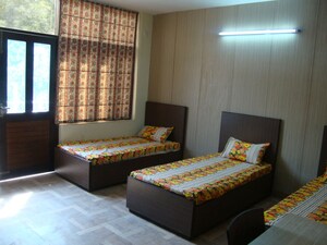 1 RK Independent House For Rent in Sector 14