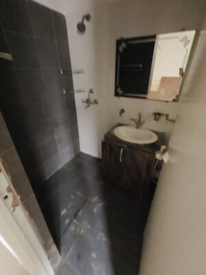 Team Area in 3 BHK Apartment at Mahagun Moderne, Sector 78 – for Sale