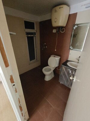 Team Area in 3 BHK Apartment at Mahagun Moderne, Sector 78 – for Sale