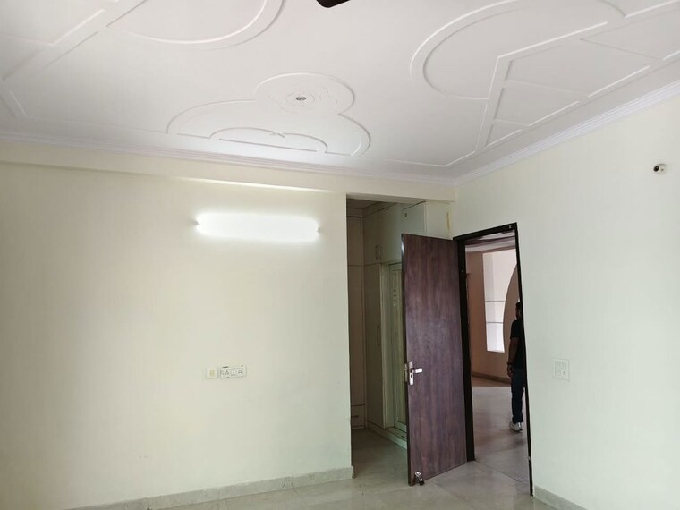Room, sector 9a 3 Bedroom 342 Sq.Yd. Builder Floor In Sector 9a Gurgaon 10740025