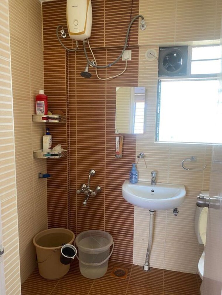 Bathroom, anagha-apartment-kothrud 1 Bedroom 600 Sq.Ft. Apartment In Kothrud Pune 10740047