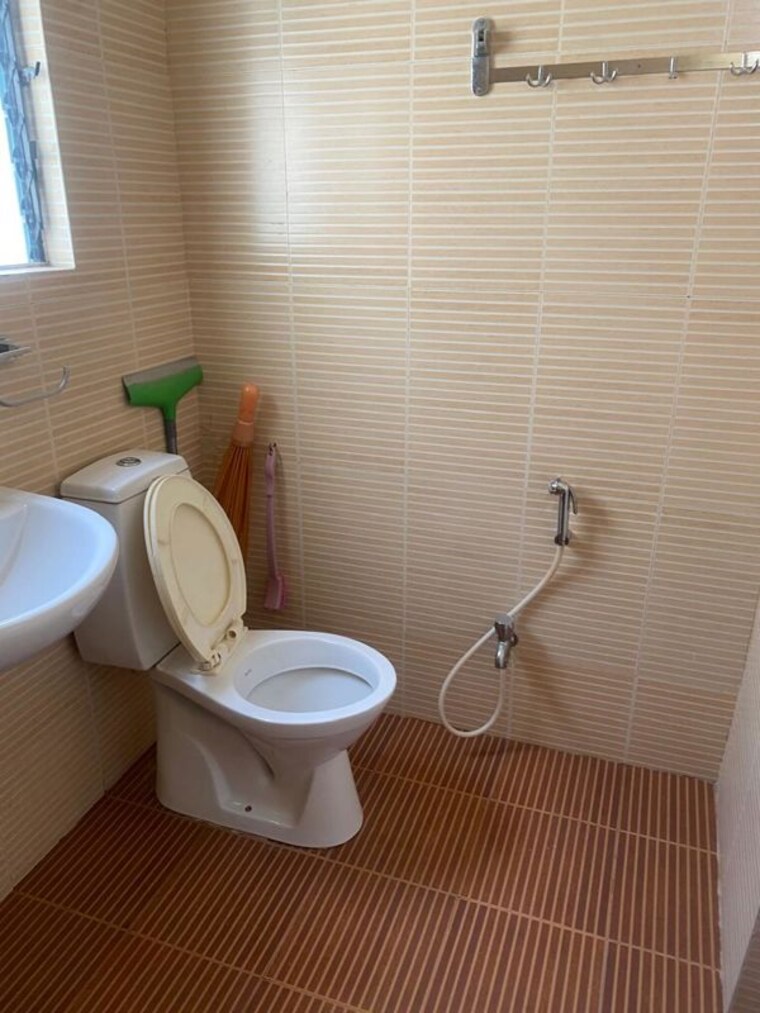 Bathroom, anagha-apartment-kothrud 1 Bedroom 600 Sq.Ft. Apartment In Kothrud Pune 10740047