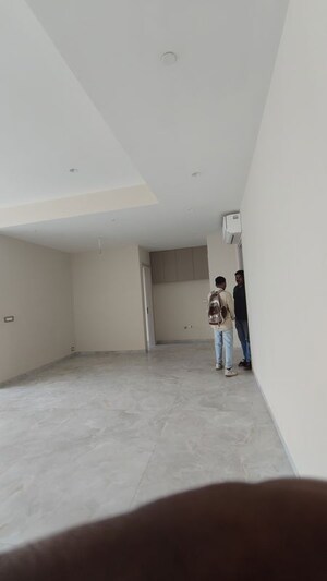 Room in 3 BHK Apartment at Nahar Excalibur, Mahalaxmi – for Rent