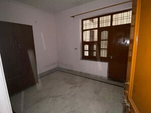 Room in 3 BHK Builder Floor at Sector 45 – for Rent