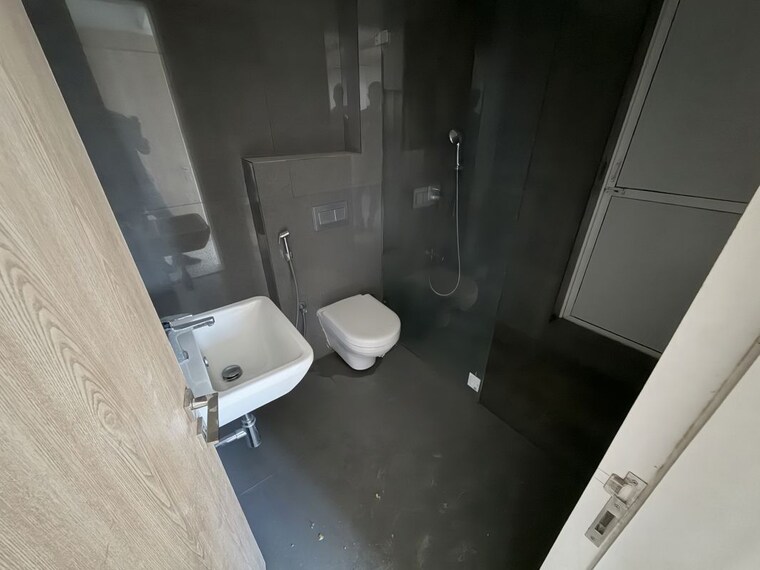 Bathroom, soham-crystal-spires 2 Bedroom 871 Sq.Ft. Apartment In Thane West Thane 10740050