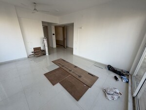 Room in 2 BHK Apartment at Soham Crystal Spires, Thane West – for Rent