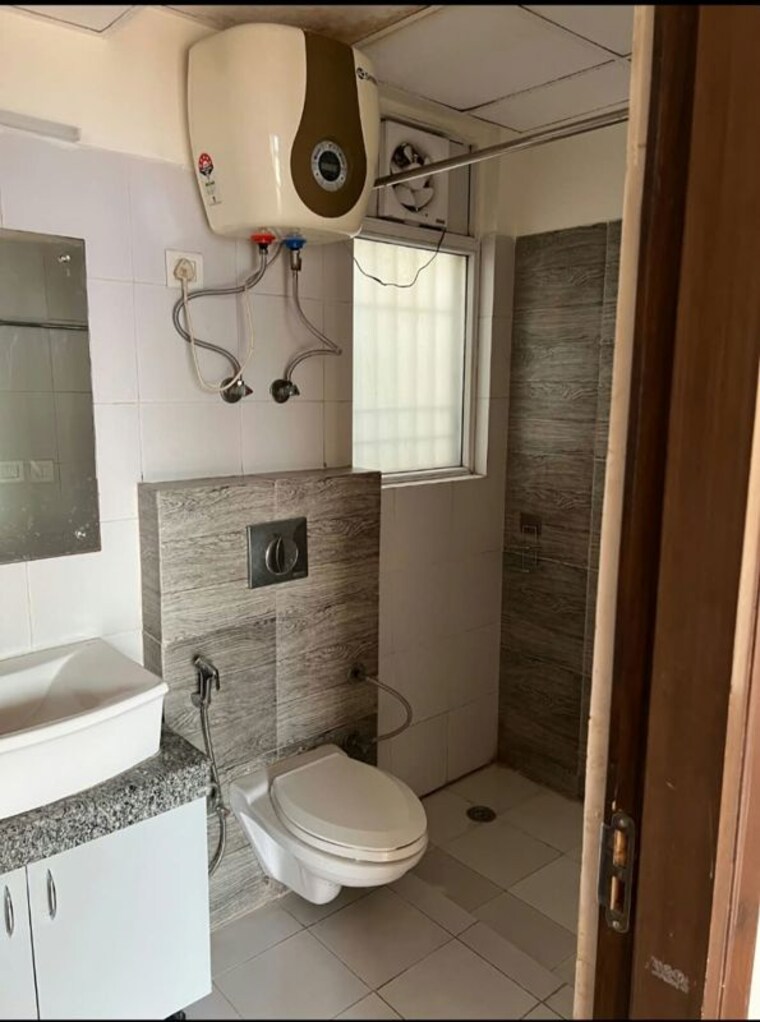 Bathroom, bestech-park-view-spa 4 Bedroom 3125 Sq.Ft. Apartment In Sector 47 Gurgaon 10740044