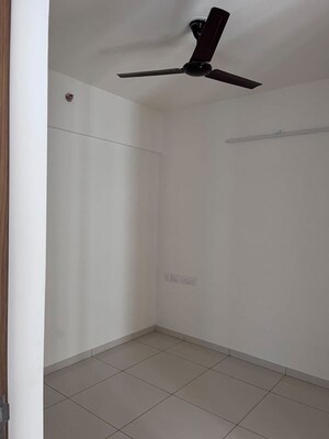 Room in 1 BHK Apartment at Godrej Nirvaan, Themghar – for Rent