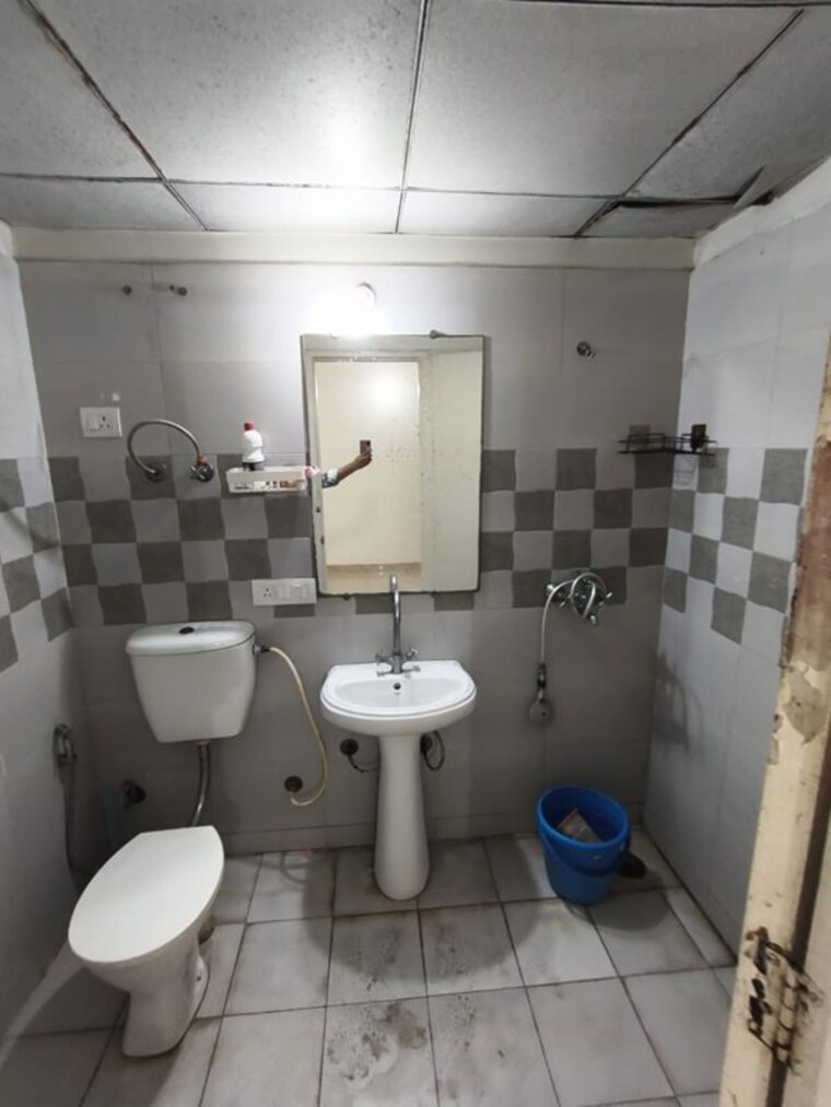 Attached Bathroom, gaur-city-7th-avenue 2 Bedroom 1075 Sq.Ft. Apartment In Sector 4 Greater Noida Greater Noida 10740095