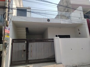 2 BHK Apartment For Rent in Model Gram