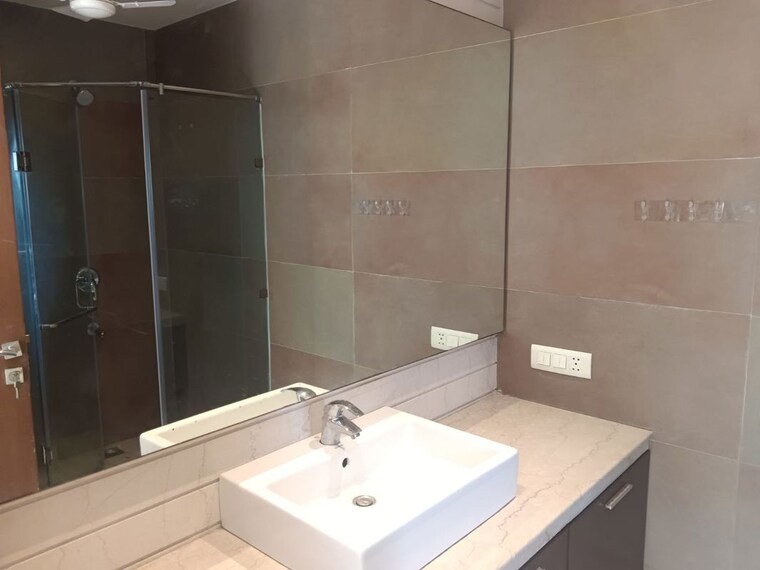 Bathroom, hauz khas 4 Bedroom 2200 Sq.Ft. Builder Floor In Hauz Khas Delhi 10740105