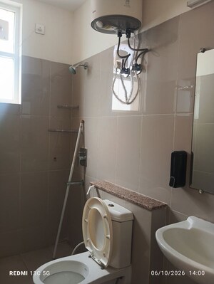 Bathroom in 2.5 BHK Apartment at Emaar Emerald Estate, Sector 65 – for Rent
