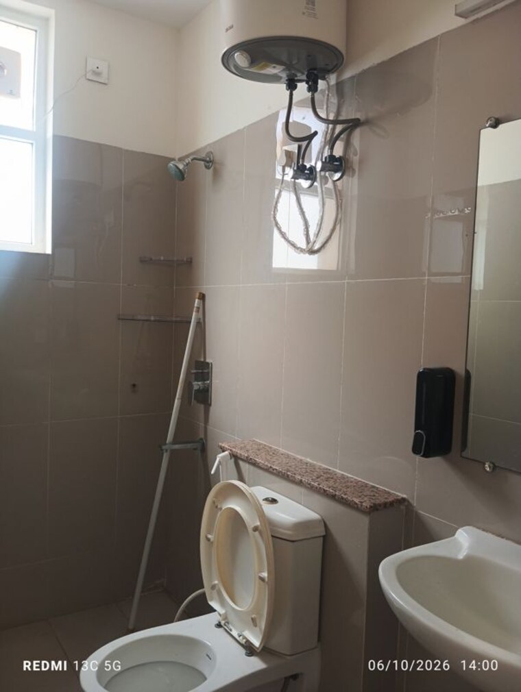 Bathroom, emaar-emerald-estate 2.5 Bedroom 1000 Sq.Ft. Apartment In Sector 65 Gurgaon 10740169