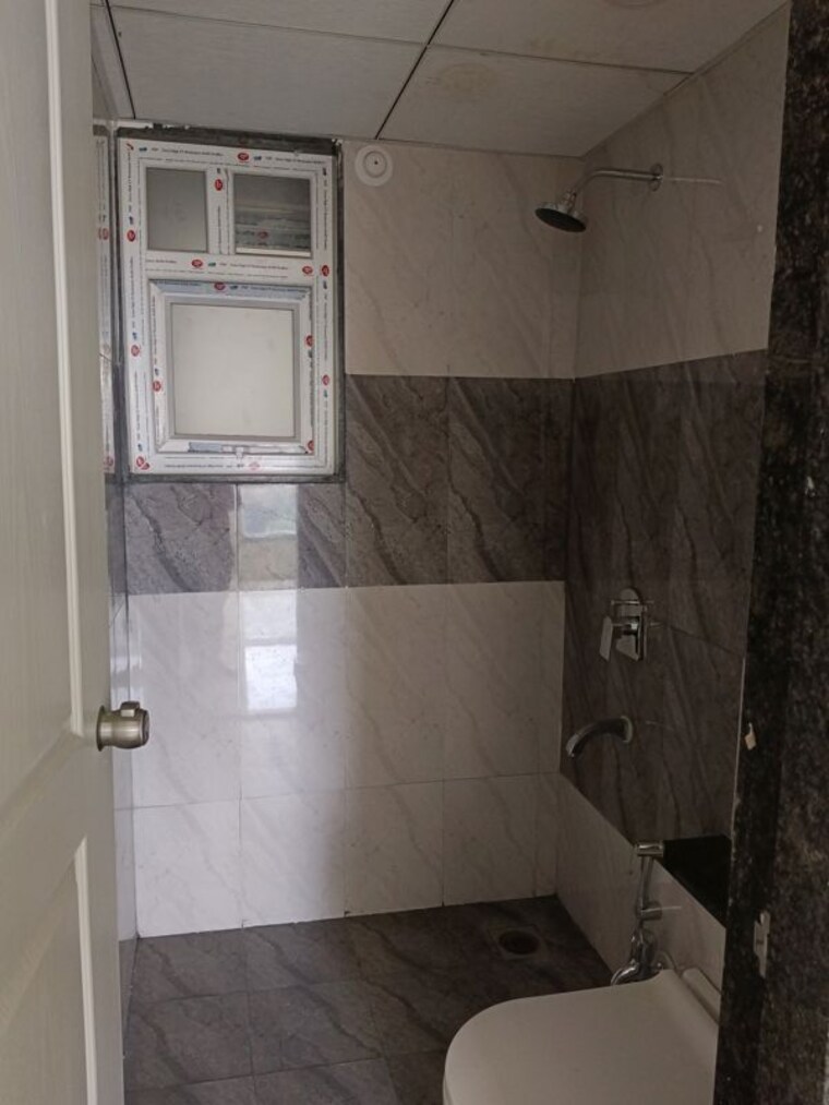 Bathroom, msr-seasons 2 Bedroom 661 Sq.Ft. Apartment In Chinchwad Pune 10740173