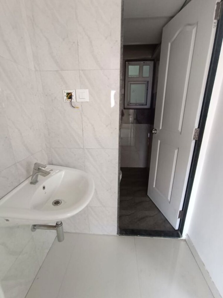 Bathroom, msr-seasons 2 Bedroom 661 Sq.Ft. Apartment In Chinchwad Pune 10740173