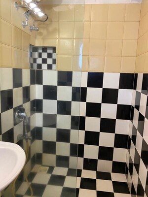 Team Area in 2 BHK Apartment at Hashu Niwas, Bandra West – for Rent