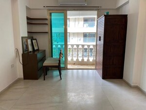 Room in 2 BHK Apartment at Hashu Niwas, Bandra West – for Rent