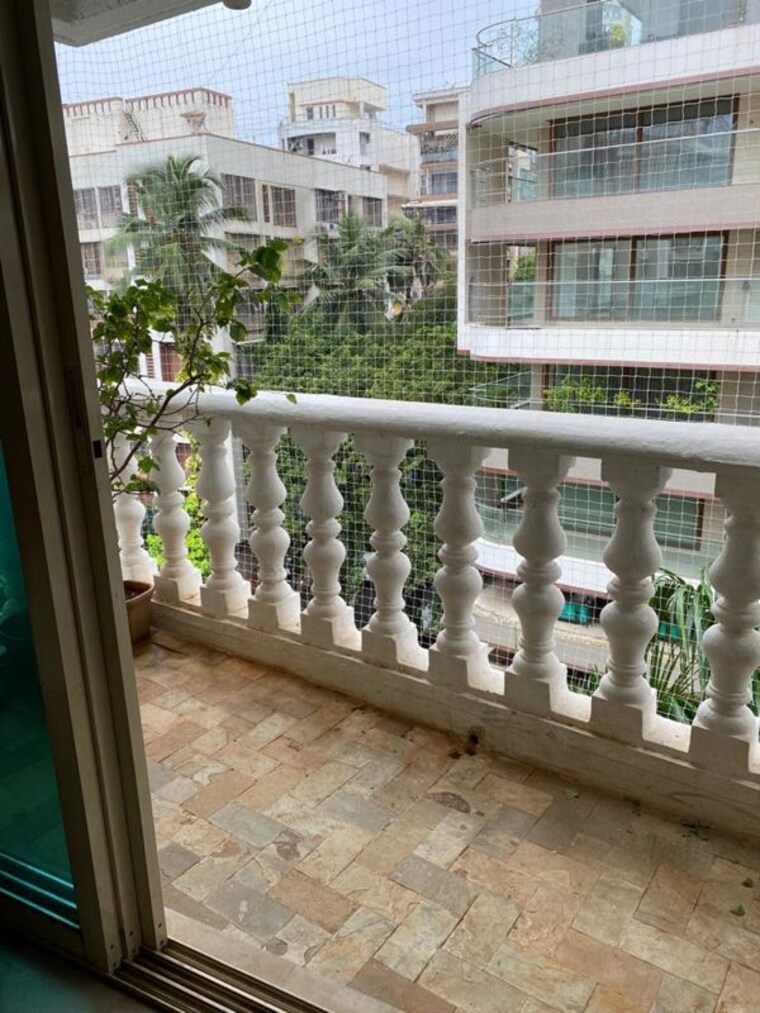 Balcony, hashu-niwas 2 Bedroom 850 Sq.Ft. Apartment In Bandra West Mumbai 10740178