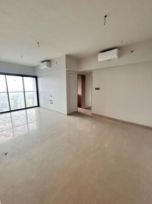 2 BHK Apartment For Rent in Rustomjee Paramount, Khar West