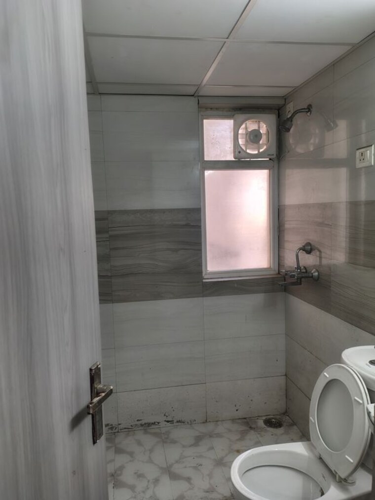 Bathroom, amrapali-leisure-park 3 Bedroom 1145 Sq.Ft. Apartment In Amrapali Leisure Valley Greater Noida 10740205