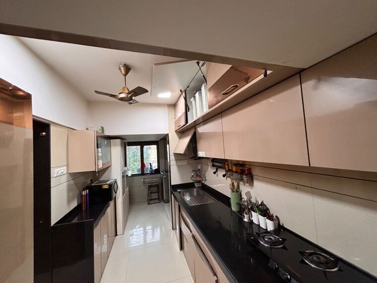 Kitchen, lokhandwala 3 Bedroom 1100 Sq.Ft. Apartment In Lokhandwala Mumbai 10740244