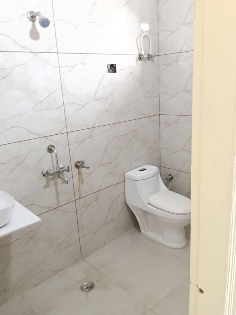 Bathroom, vasundhara sector 1 3 Bedroom 1100 Sq.Ft. Builder Floor In Vasundhara Sector 1 Ghaziabad 10740250