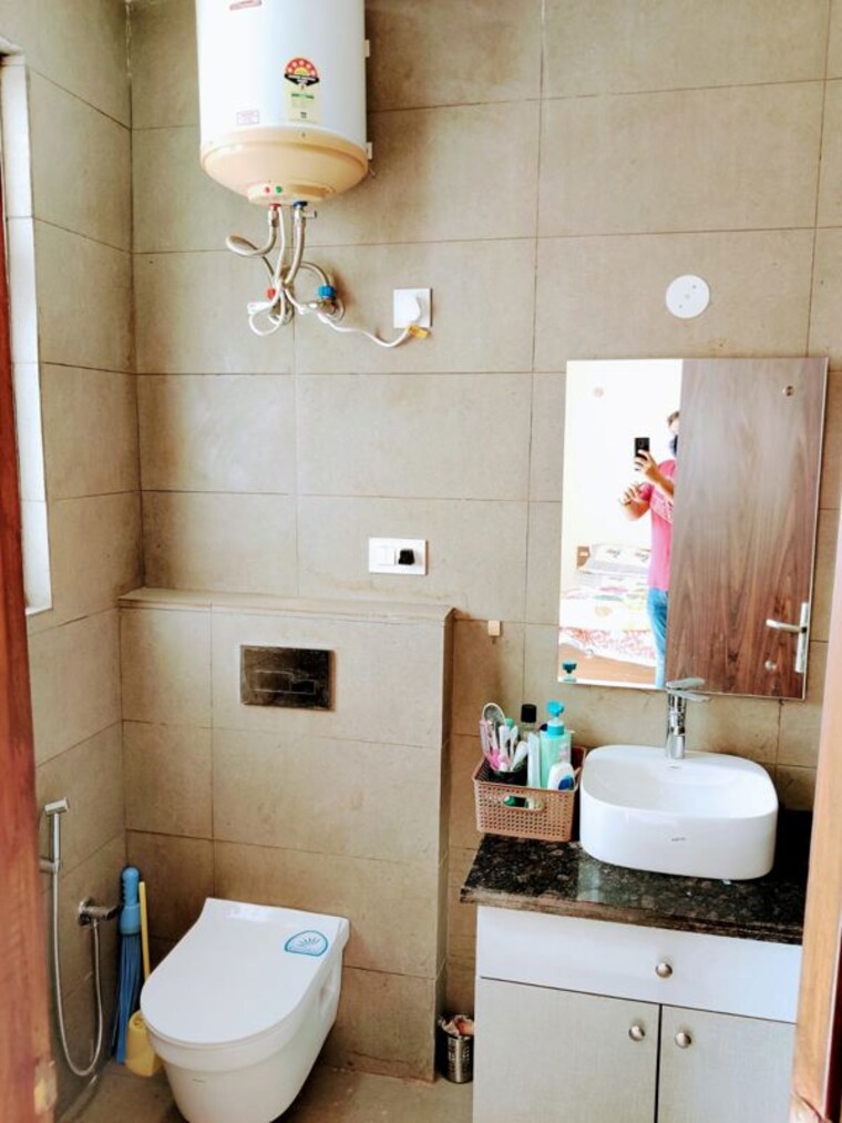 Bathroom, sector 14 1 RK 334 Sq.Ft. Independent House In Sector 14 Gurgaon 10740296
