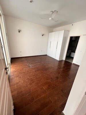 Room in 3.5 BHK Apartment at M3M Merlin, Sector 67 – for Rent